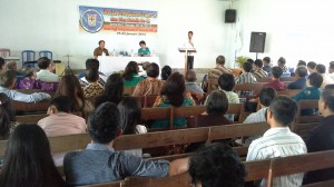 Walikota Manado, DR Vicky Lumentut saat membawakan sambutan pada acara pembukaan semester daanDies Natalis ke 45 Kampus STT Indonesia.
