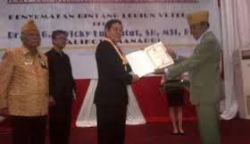 Wali Kota Manado GS Vicky Lumentut Disematkan Penghargaan Bintang LVRI RI.
