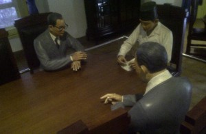 Diorama Soekarno, Mohammad Hatta & Achmad Soebardjo saat merumuskan teks proklamasi (Foto: Istimewa)