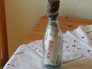 Pesan dalam botol berusia 108 tahun ditemukan (Foto: The Independent)