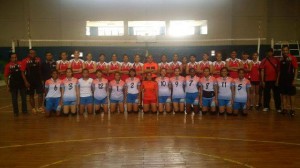DISAKSIKAN BUPATI JWS, TIM VOLI PRA PON PUTRI SULUT KALAHKAN TIM VOLI PAPUA DI BANDUNG.