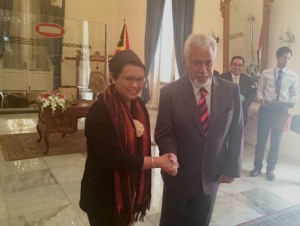 Menlu RI Retno Marsudi & Mantan Presiden Timor Leste Xanana Gusmao (Foto: Istimewa)