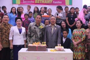 Foto : Walikota Eman Ketika menghadiri HUT GMIM Elim Pinaras ke 164.