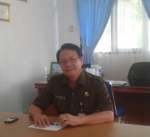 Kepala Dinas Perhubungan Manado F S Koagouw saat diwawacarai Wartawa di ruang kerja.