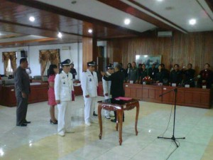 Bupati JWS Lantik 3 Pj Hukum Tua di Minahasa.