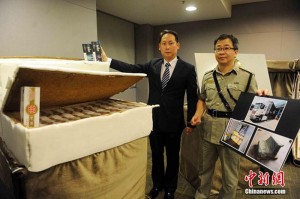 Rokok ilegal diselundupkan di dalam sofa (Foto: Chinanews)