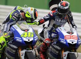 Lorenzo lebih cepat ketimbang Rossi. (Foto: AFP/Alberto Bizzoli)