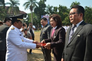 Sejumlah Pejabat Terima Satya Lencana dan Kenaikan Pangkat.
