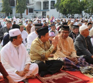 Lomban Hadiri Sholat Idul Adha.