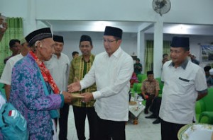 Menag Lepas Calon Jamaah Haji Sulut.
