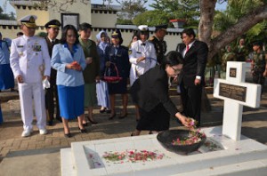 Sumarsono Ziarah ke Makam CJ Rantung.