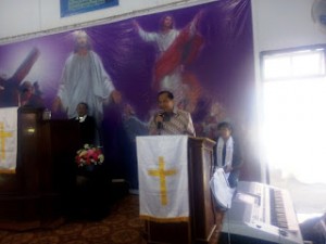 Lomban Hadiri Ibadah Germita Bukit Moria.