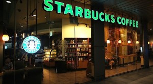 Starbucks Coffee kini meramaikan gerai coffee di Kota Manado.