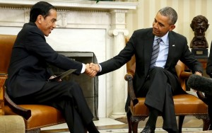 Presiden Joko Widodo (kiri) saat menyambangi Presiden Barack Hussein Obama II di Gedung Putih (Foto: Jonathan Ernst/REUTERS)