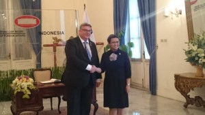 Menteri Luar Negeri Finlandia, Timo Soini bersama Menteri Luar Negeri Indonesia, Retno LP Marsudi (Foto: Istimewa)