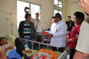 Gubernur swaat Kunjungi RS Noongan.