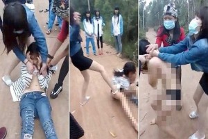 Seorang gadis dipukuli dan ditelanjangi oleh geng perempuan. (Foto: Daily Mail)