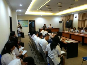 Wakil Gubernur Drs. Steven Kandouw saat mengadakan rapat perdana bersama para PPTK, PPK, Bendahara lingkup Sekretariat Daerah yang dilaksanakan Rabu (24/2) bertempat diruang rapat Wagub Sulut.