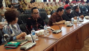 Terlihat Pimpinan DPRD Kota Manado Nortje van Bone dan dr Richard Sualang saat menghadiri Rakor Pimpinan DPRD Provinsi dan Kabupaten/Kota bersama Gubernur dan Wagub Sulut.