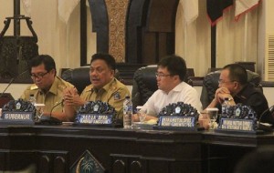 Ketua DPRD Sulut Andrei Angow dan Wakil Ketua Wenny Lumentut bersama Gubernur Olly Dondokambey dan Wagub Steven Kandouw saat Rakor Pimpinan DPRD Kabupaten dan Kota se-Sulut, Selasa