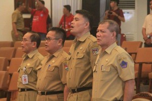 Para Sekretaris DPRD Kabupaten dan Kota hadir bersama Sekretaris DPRD Sulut Bartholomeus Mononutu SH saat Rakor pimpinan DPRD se-Sulut