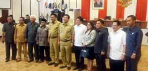 Gubernur Olly Dondokambey dan Wagub Steven Kandouw , Ketua DPRD Sulut Andrei Angow bersama Pimpinan DPRD Bolmong Raya