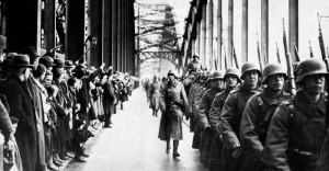 Pasukan Jerman menyeberangi Sungai Rhein dan melanggar Perjanjian Versailes serta Locarno pada 7 Maret 1936.