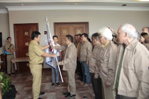 Pengurus Gabminut saat dilantik Wagub Drs. Steven Kandouw.