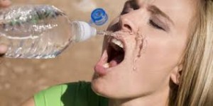 Perbanyak air putih agar bebas diabetes. (Foto: Shutterstock)