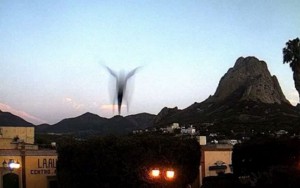 Penampakan aneh tertangkap kamera di langit Meksiko. (Foto: Istimewa)