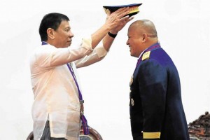 Duterte mengangkat de la Rosa jadi Kepala Polisi Nasional Filipina. (Foto: Philipine Daily Inquirer)