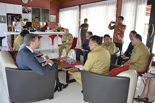 Dubes Denmark mengunjungi Gubernur Sulut Olly Dondokambey SE di kediaman