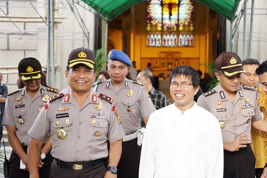 North Sulawesi Police Chief Inspector General of Police Drs Bambang Waskito with Father Frans Mandagi Pr at the Church of St. Ignatius Manado