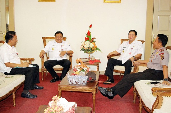 Trio Sulut; Gubernur Olly Dondokambey SE, Wagub Drs Steven Kandouw, Sekprov Edwin Silanegen SE, MS bersama Kapolda Sulut Irjen Pol Bambang Waskito