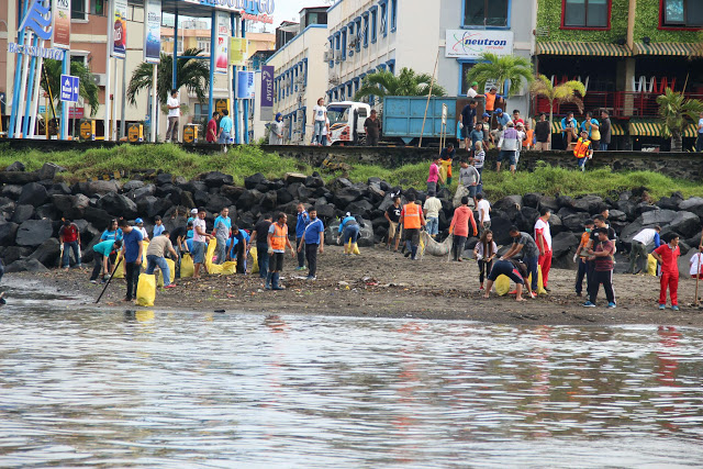 Aksi bersih pantai dan muara