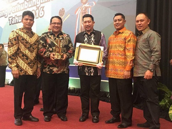 Wakil Walikota Manado Mor Bastian menerima penghargaan WTN dari Kementerian Perhubungan RI