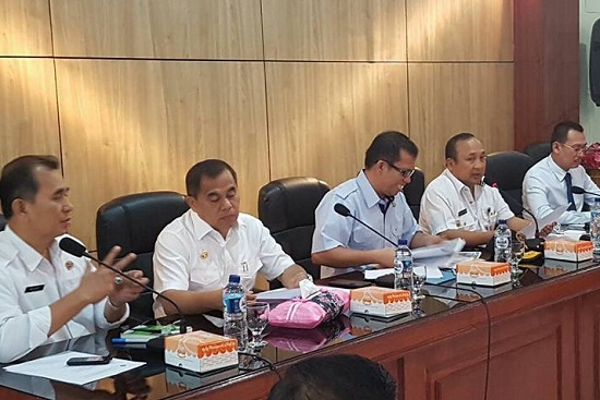 Rapat sengketa lahan yang dihadiri Bupati Minahasa JWS, Kanwil BPN, pemilik lahan