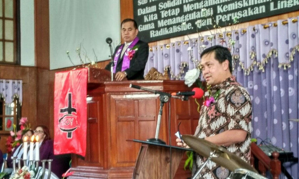 Wakil Gubernur Drs Steven Kandouw bersama Jemaat Tounkuramber