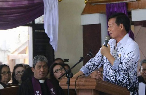 Walikota Mando Dr Ir GS Vicky Lumentut DEA saat membawakan sambutan di kedukaan