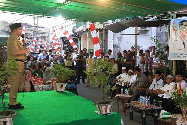 Wakil Walikota Manado Dominus Mor Bastian saat berbuka phase bersama umat Muslim di Kelurahan Banjer Kota Manado