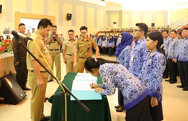 Penandatanganan dokumen ASN disaksikan Wagub Drs Steven OE Kandouw
