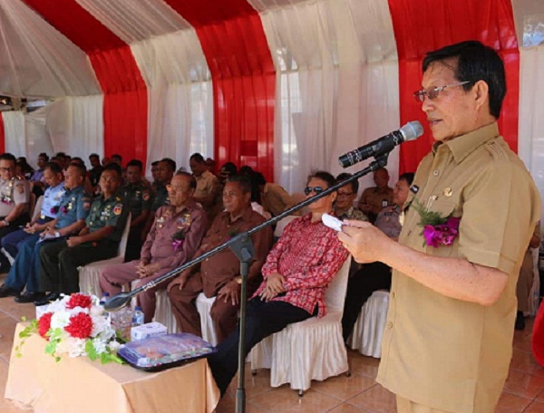 Walikota Manado Dr Ir GSV Lumentut SH MSi DEA saat berada di lapangan Bantik Malalayang Kota Manado