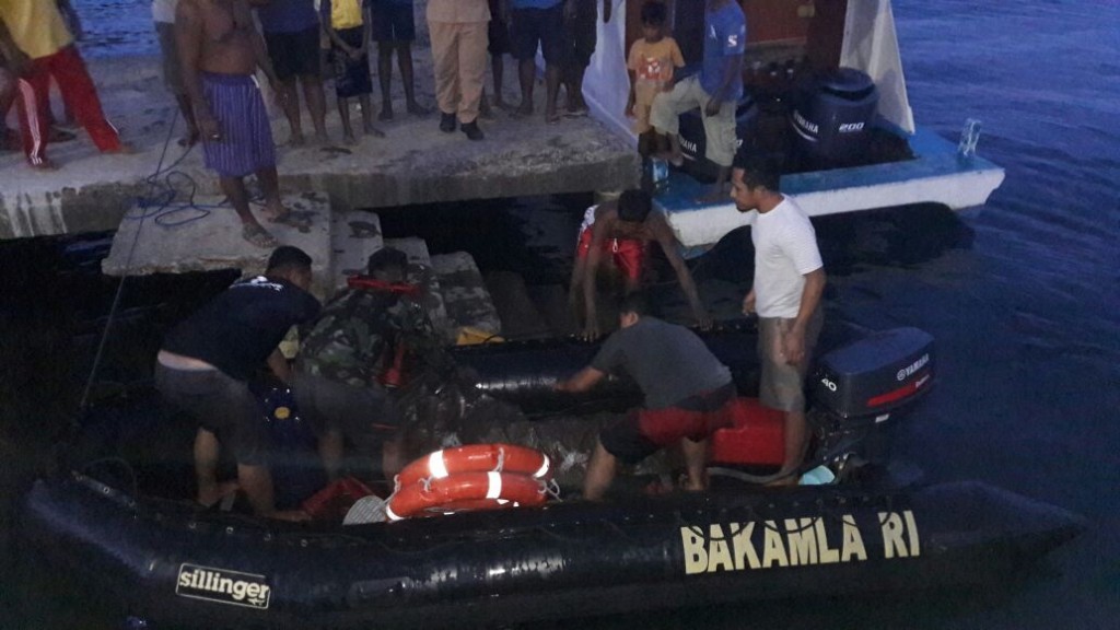 Upaya evakuasi korban tenggelam