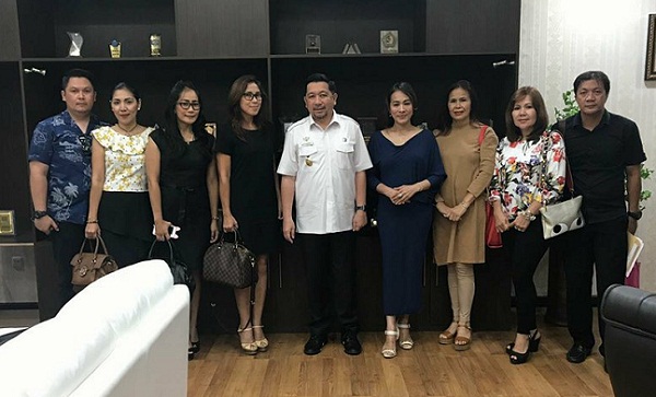Wakil Walikota Manado Dominus Mor Bastian SE saat menerima panitia di ruang kerja Kantor Pemkot Manado