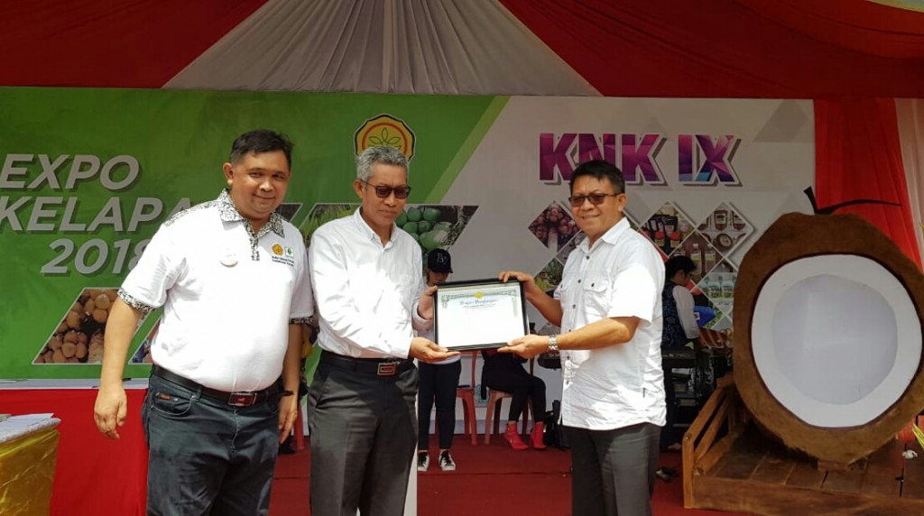 Kementerian Pertanian RI memberikan penghargaan kepada Gubernur Sulut Olly Dondokambey SE atas kerja keras dalam melakukan inovasi pengembangan sektor pertanian di Sulut. Penghargaan ini diterima Kadis Pertanian Provinsi Sulut Refly Ngantung, Sabtu (17/11/2018).