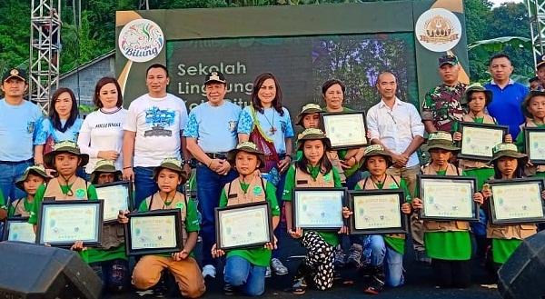 Para siswa yang ikutserta memperingati 100 Tahun Cagar Alam Tangkoko