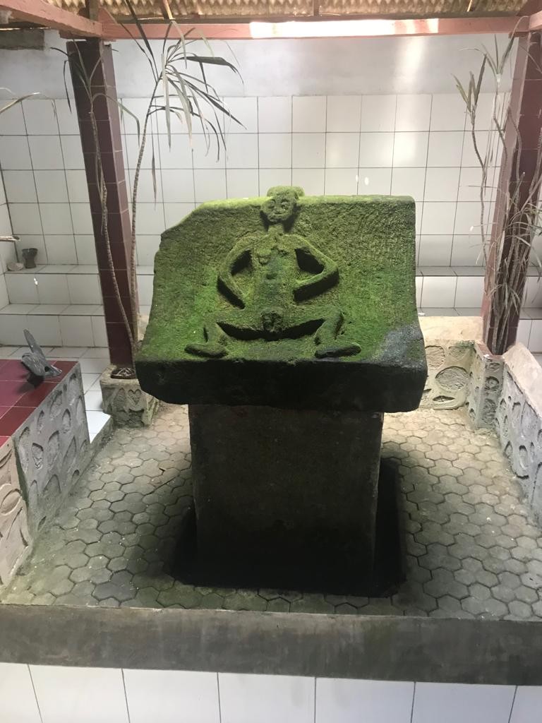 Waruga Toar