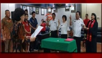 Wakili Gubernur Olly Dondokambey SE, Kadis Dikdas dr Liesje Grace L Punuh MKes melantik Kepala Sekolah, Jumat (08/03/2019)