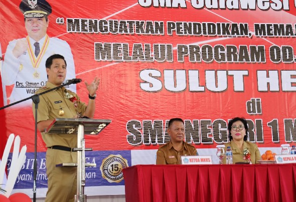 Wagub Sulut Drs Steven OE Kandouw saat membawakan sambutan di Rapat MKKS SMA se-Sulut, Selasa (07/05/2019)