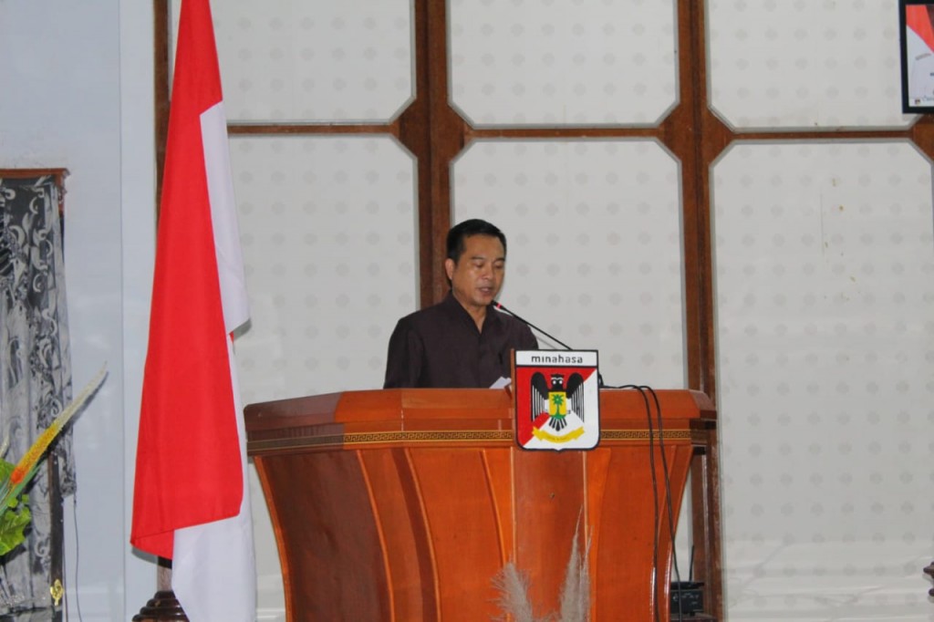 Penyampaian pendapat akhir Fraksi di DPRD Kabupaten Minahasa